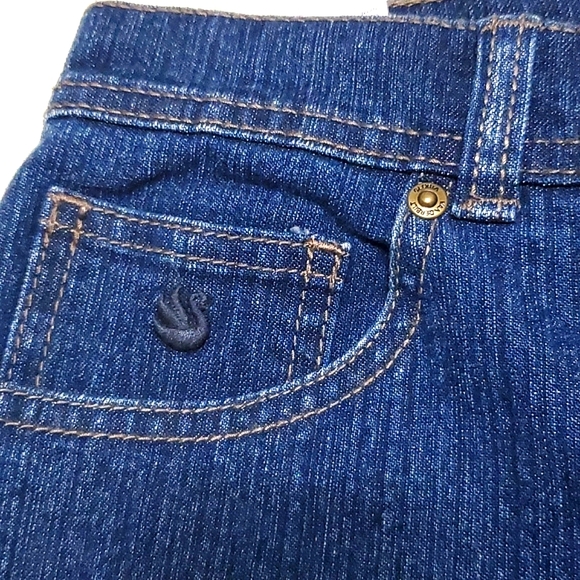 Gloria Vanderbilt blue jeans - Picture 4 of 8